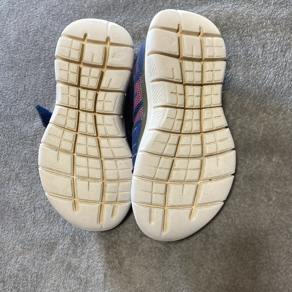 Little Boys Skechers Tennis Shoes Size 10.5. Red and Blue Velcro Sneakers. - Picture 8 of 8